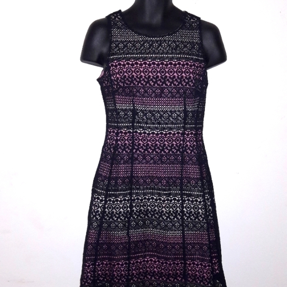 NEW YORK & CO. 𝅺Fitted Black Lace Dress w/ Pink and White Underlay, 8